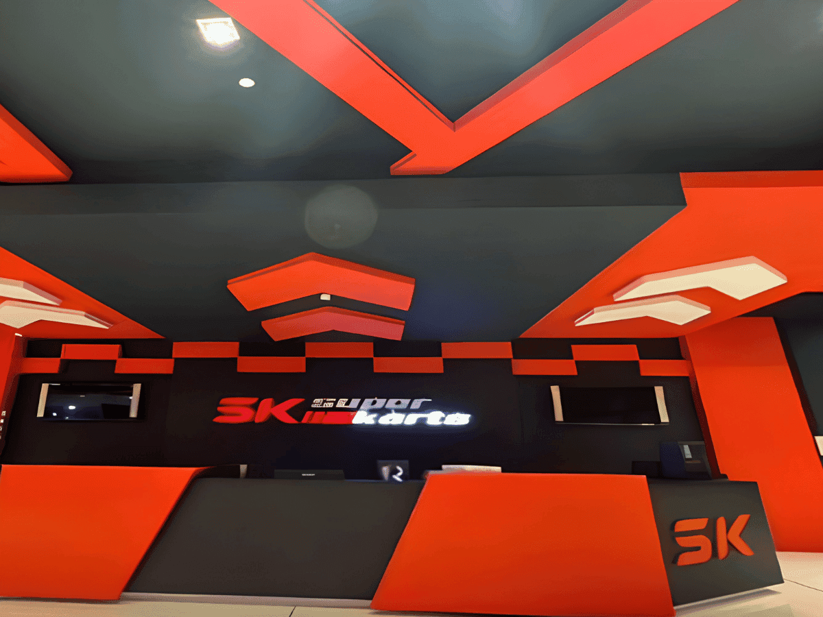 Super Cars — Construcción comercial